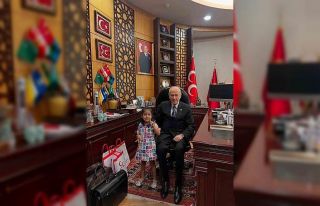 Bahçeli hayranı Minik Hilal, Devlet Dedesi’nin...