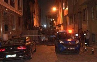 Bakırköy’de tarihi ahşap binada çökme meydana...