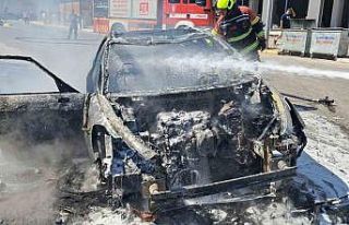 Balıkesir’de araç yangını panik oluşturdu