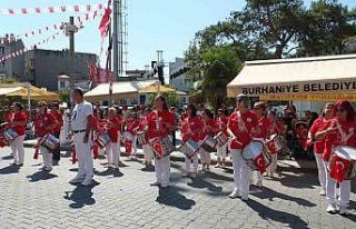 Balıkesir’de Halk Bandosu törenlere renk kattı