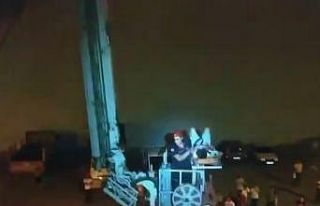 Balkondan düşen çocuk iş yeri çatısında mahsur...