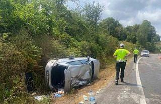 Bartın’da yoldan çıkan otomobil devrildi: 3 yaralı