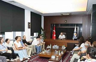 Başkan Büyükgöz, YKS’de ilk bine giren öğrencileri...