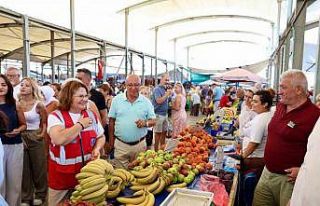 Başkan Gençay Cumartesi pazarında vatandaşlarla...
