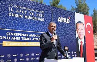 Başkan Toptaş; "Yeniden inşa sürecini binalardan...