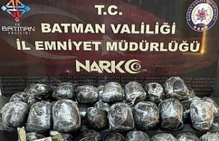 Batman’da durdurulan iki otomobilden kilolarca uyuşturucu...