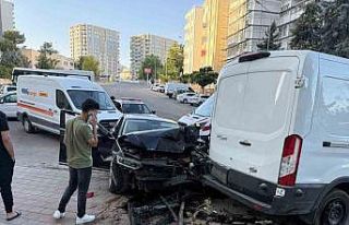 Batman’da otomobil ile minibüs çarpıştı: 1...