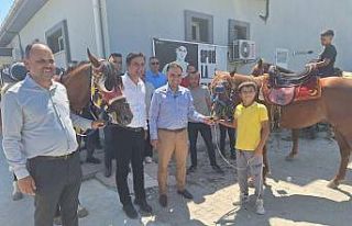 Baybatur Selendi’de esnaf ve partililerle buluştu