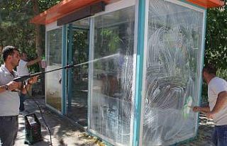 Bayburt’ta dolmuş durakları temizlenerek elden...