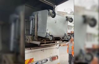 Bayırköy’de çöp konteynerleri düzenli olarak...