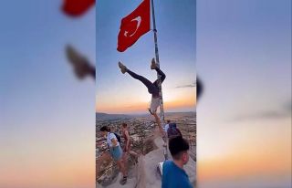 Bayrak direğine saygısızlık tepkilere neden oldu