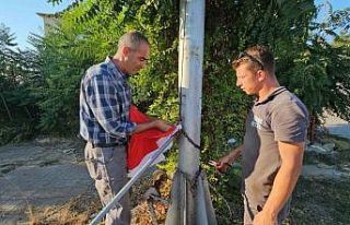 Bayrak direğinin boş kalmasına gönlü el vermedi