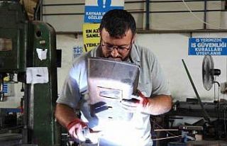 Belediye atölyesi üretiyor, Kepez güzelleşiyor