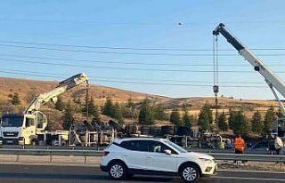 Beton mikseri otomobilin üzerine devrildi: 6 yaralı