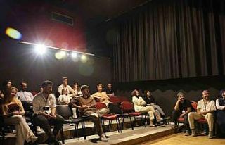 Bilet alan seyirci, bu kez oyuna dahil oldu