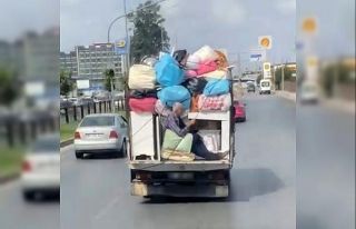 Biri kendini kamyonette iple bağladı, diğeri kamyonette...