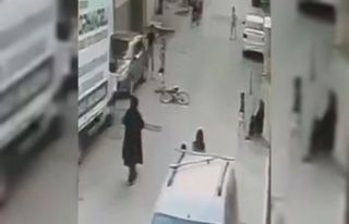 Bisikletiyle kontrolden çıkan çocuk otomobile çarptı,...