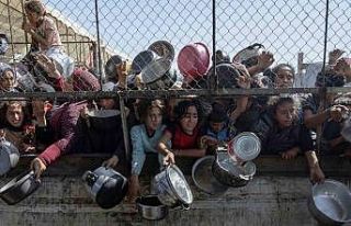 BM: "Gazze’de açlık çeken kadın ve kız...