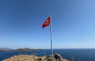 Bodrum Belediyesi kent genelinde yıpranmış bayrakları...