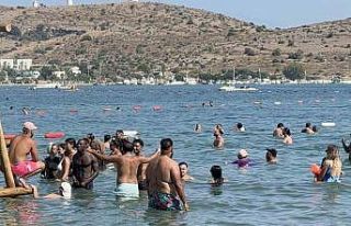 Bodrum’da sokaklar ve sahiller insan seline döndü