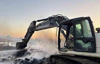 Bolu’da alevler önüne gelen yapıyı küle çevirdi:...