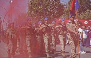 Bolu’da komandolar, Zafer Bayramı’nda caddeyi...