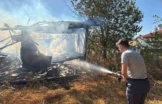 Bolu’da otluk arazide çıkan yangın 2 katlı evi...