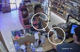 Büfeyi güpegündüz soydu