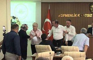 Burdur belediye meclisinde gergin anlar