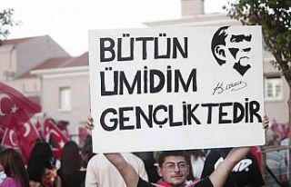 Bursa’da 30 Ağustos Zafer Bayramı coşkusu fener...