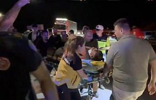 Bursa’da kamyon şarampole yuvarlandı, sürücü...