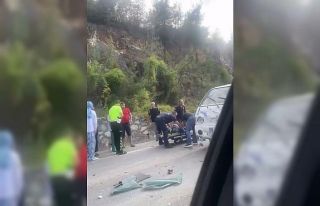 Bursa’da kamyonet otomobile çarptı: 4 yaralı