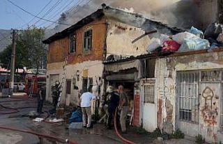 Bursa’da müstakil ev küle döndü, dumanlar kentin...