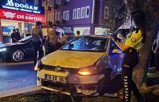 Bursa’da otomobil kamyonete çarptı, sürücüsü...