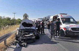 Bursa’da otomobil traktöre çarptı: 1 yaralı