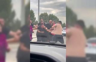 Bursa’da yol verme kavgası kamerada: Vatandaşlar...