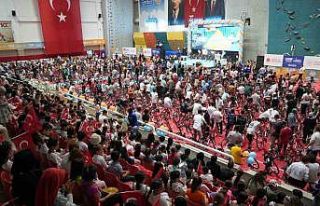 Camiye giden 4 bin çocuk ve genç hediyelerine kavuştu