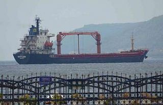 Çanakkale Boğazı’ndan geçen genel kargo gemisi...