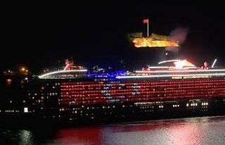 Çanakkale Boğazı’ndan geçen kruvaziyer, gövdesine...