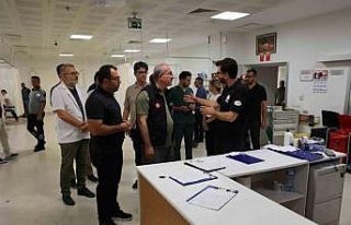 Çanakkale Valisi Toraman, devlet hastanesinde incelemelerde...