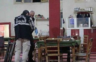 Cinayetleri işlemeden çifte tabancayla poz veren...