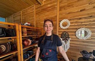 Çırak olarak başladığı deri yolculuğunda ustalığa...