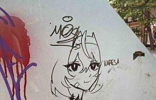 Çöp kutusunun üzerine çizilen ’anime kızı’...