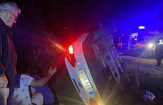 Çorum’da virajı alamayan otomobil devrildi: 5...