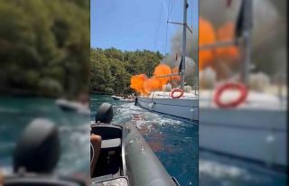 Dalaman’da özel tekne denizin ortasında cayır...