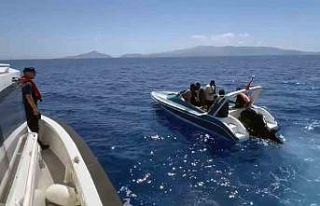 Datça açıklarında 17 düzensiz göçmen kurtarıldı