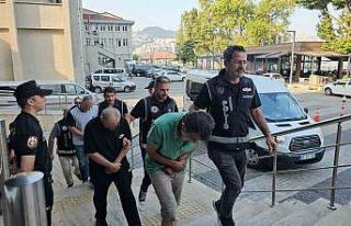 Dedektörle define ararken yakalanan 4 şüpheliye...