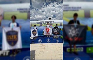 Denizli’nin altın kulaçı Türkiye şampiyonu...