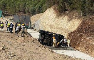 Devrilen vinçte yangın çıktı, ilk müdahaleyi...