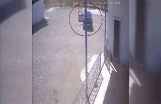 Diyarbakır’da el freni çekilmeyen otomobilin duvara...